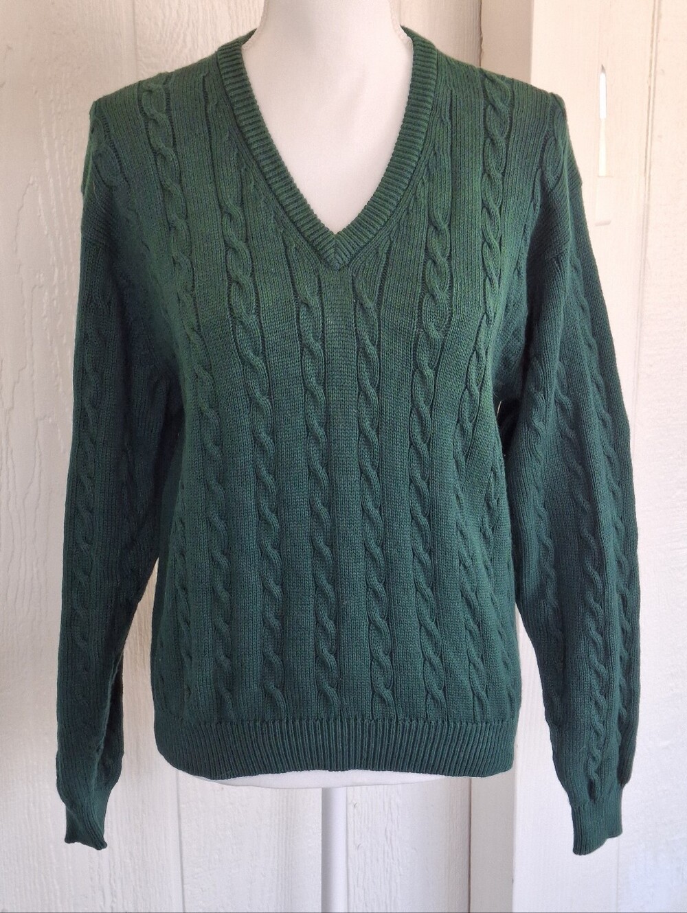 Classic V-Neck Cable Knit Sweater - Green
